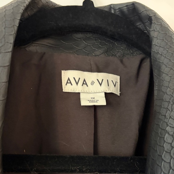 Ava & Viv Textured Black Blazer - Picture 2 of 2